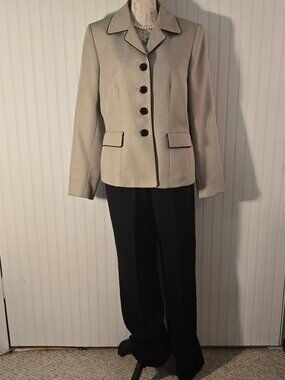 Le Suit Women’s 2‑Piece Blazer & Pants Suit (10)
